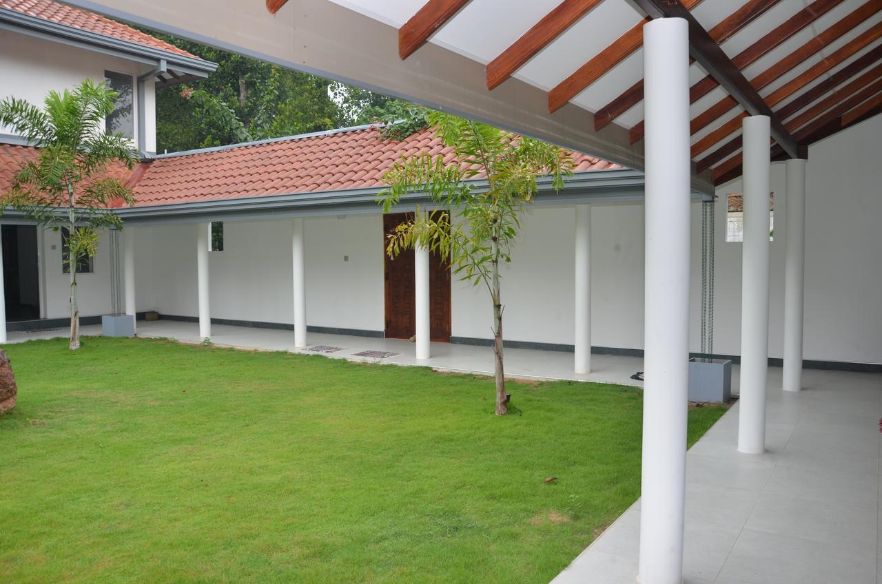 Anuhas Airport Villas Katunayaka Extérieur photo
